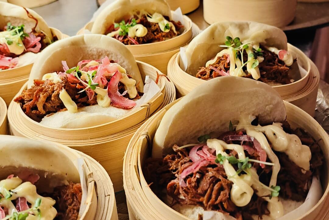 Steambun pulled chicken