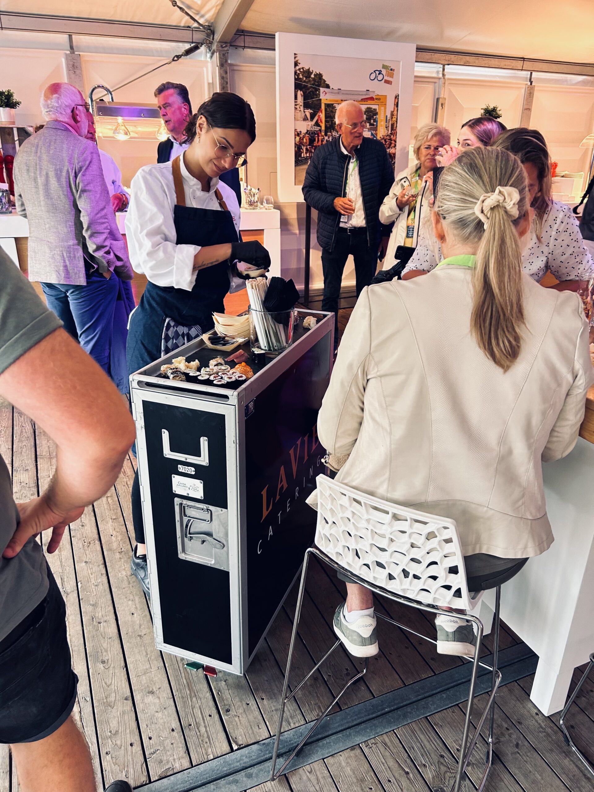 Partycatering – sushitrolley uitgifte Partycatering - sushitrolley uitgifte